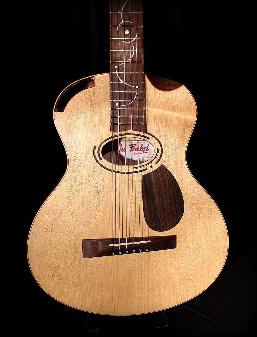 Guitare de luthier folk - Noyer Américain et Amourette